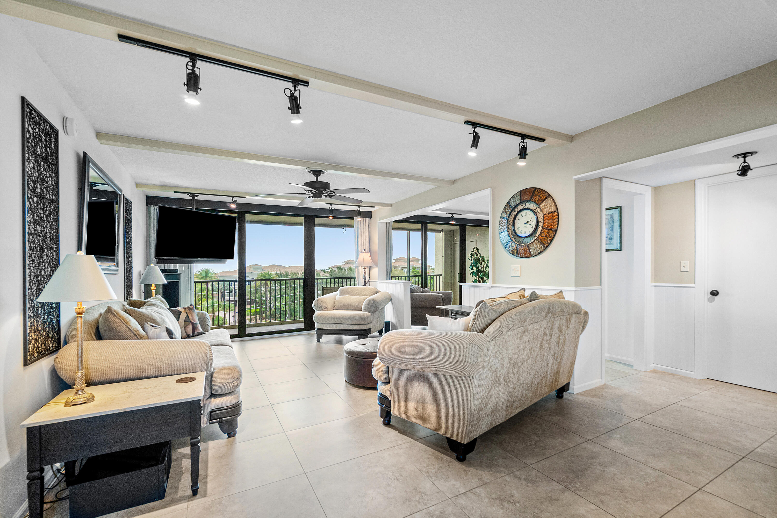 JUPITER OCEAN AND RACQUET CLUB ONE CONDO AND MIDRI - Residential