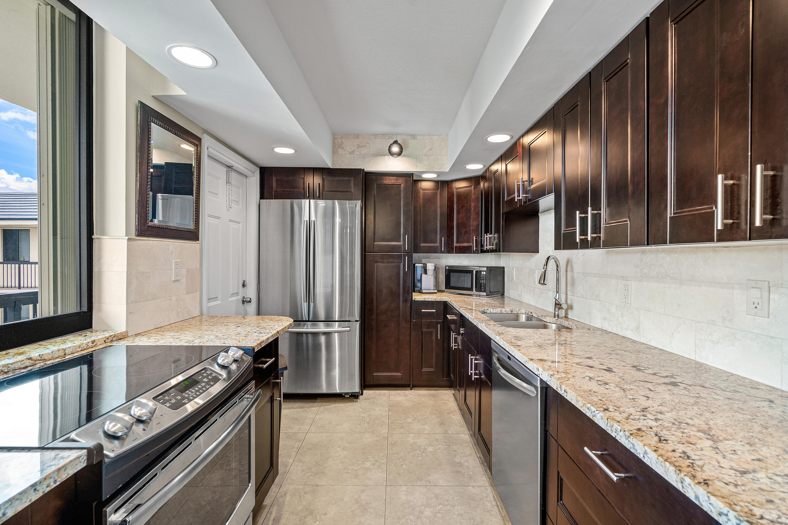 JUPITER OCEAN AND RACQUET CLUB ONE CONDO AND MIDRI - Residential