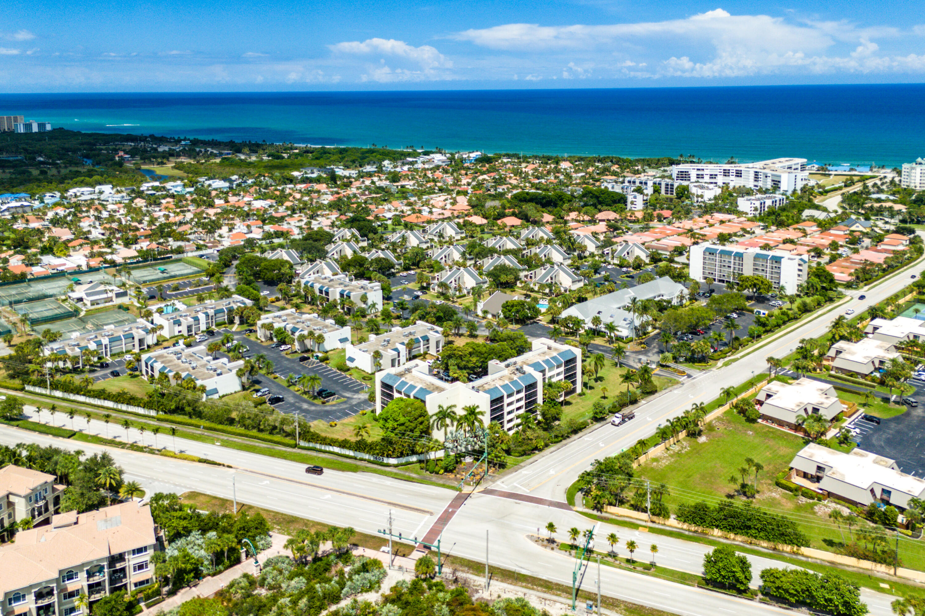 JUPITER OCEAN AND RACQUET CLUB ONE CONDO AND MIDRI - Residential