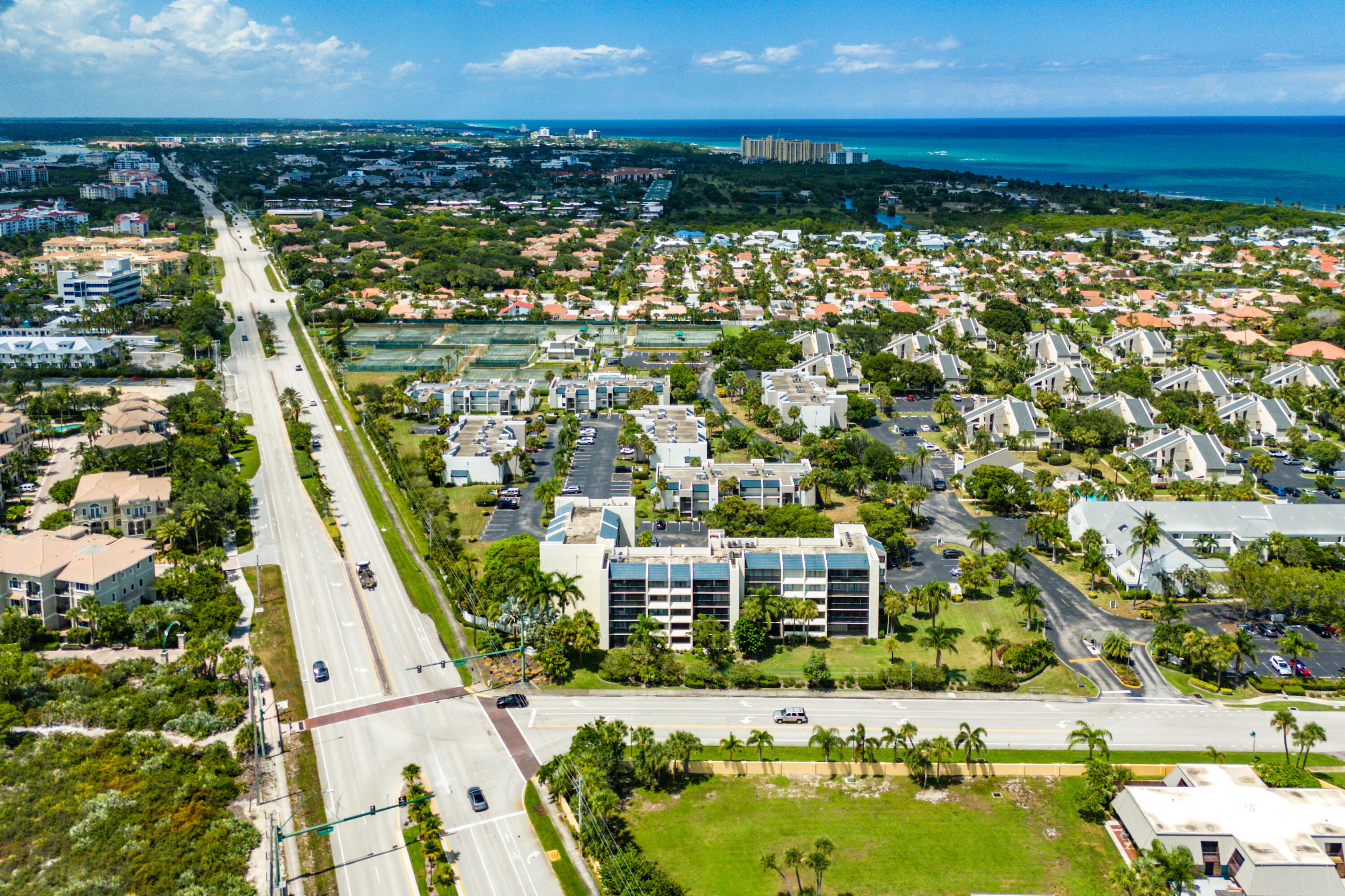 JUPITER OCEAN AND RACQUET CLUB ONE CONDO AND MIDRI - Residential