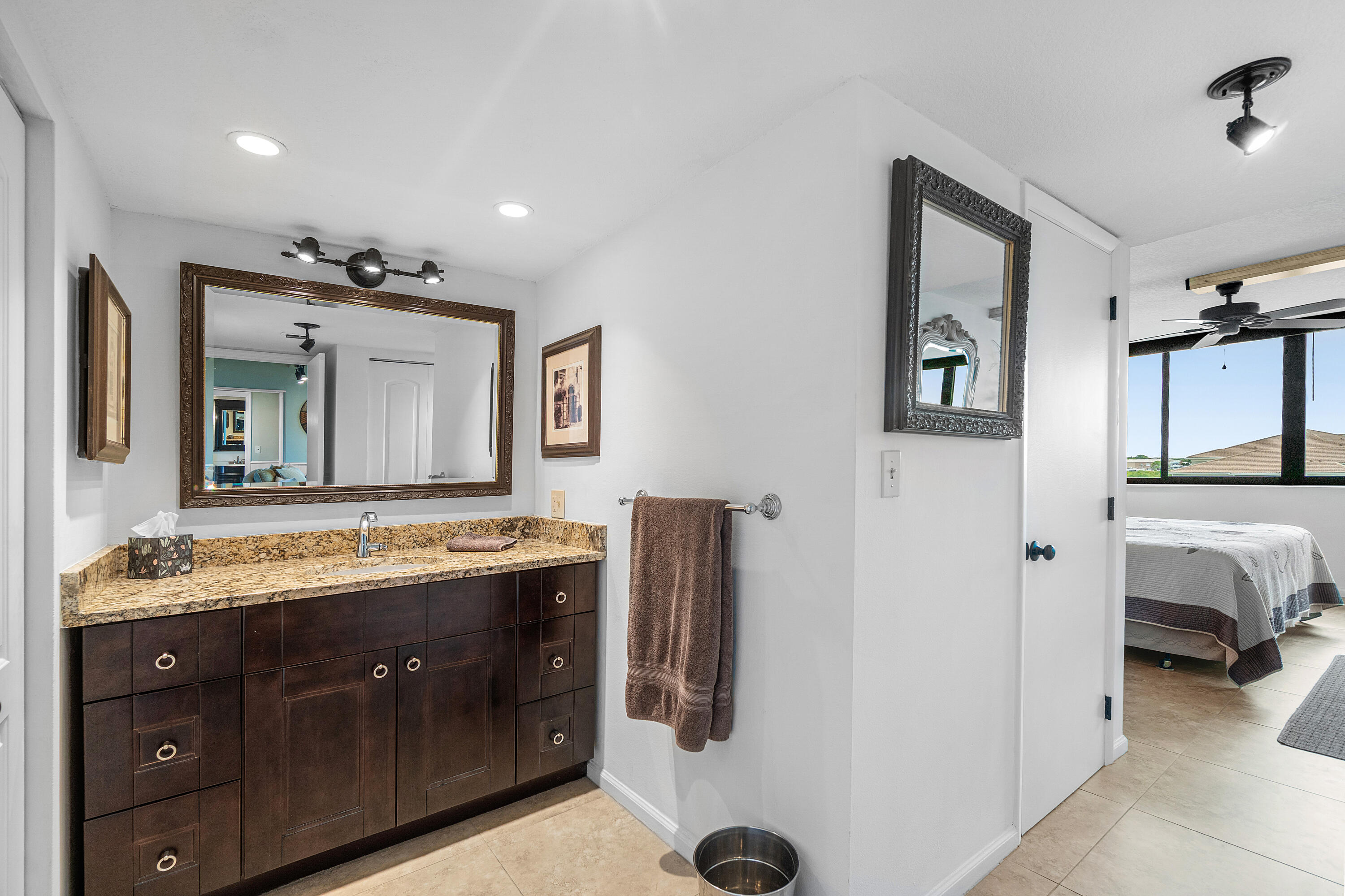 JUPITER OCEAN AND RACQUET CLUB ONE CONDO AND MIDRI - Residential