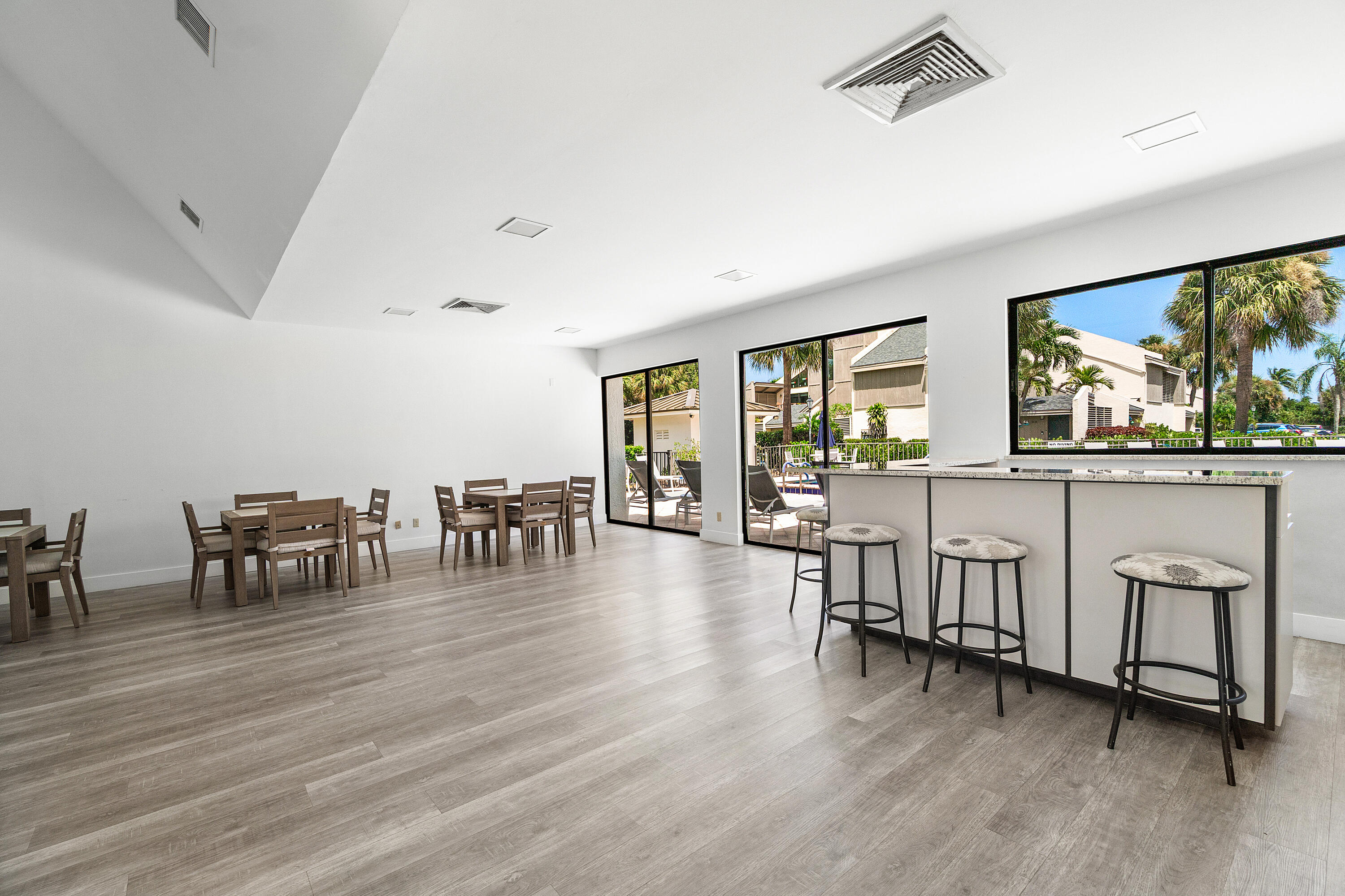 JUPITER OCEAN AND RACQUET CLUB ONE CONDO AND MIDRI - Residential