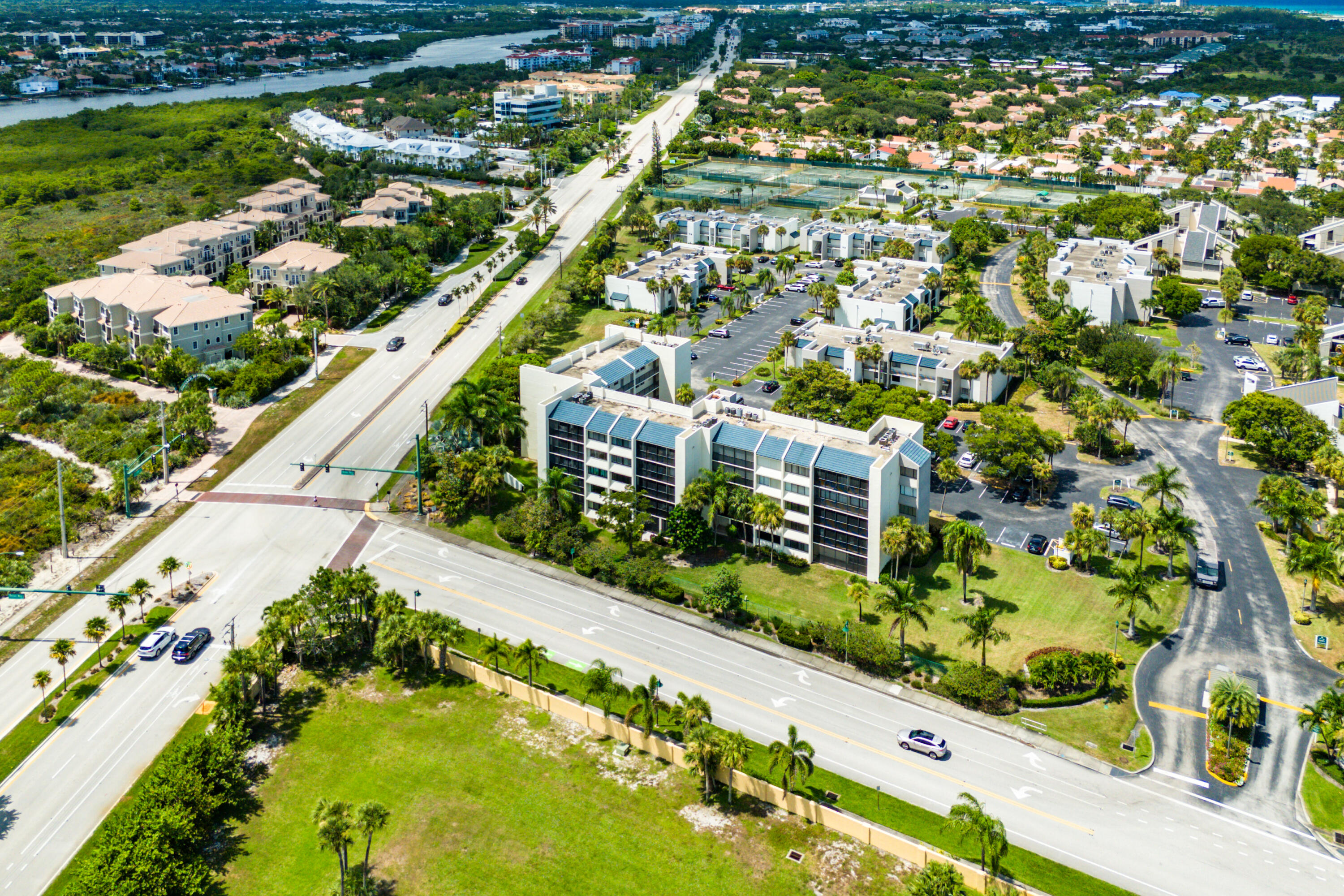 JUPITER OCEAN AND RACQUET CLUB ONE CONDO AND MIDRI - Residential
