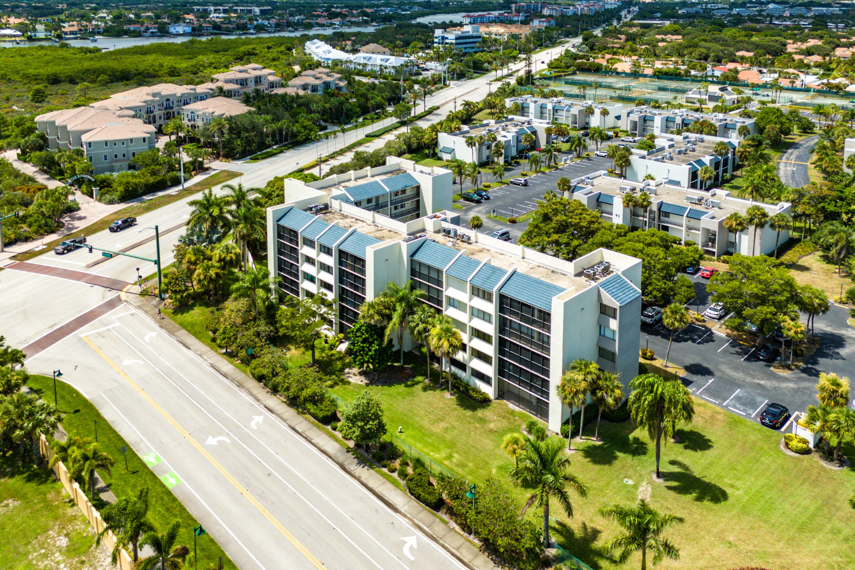 JUPITER OCEAN AND RACQUET CLUB ONE CONDO AND MIDRI - Residential