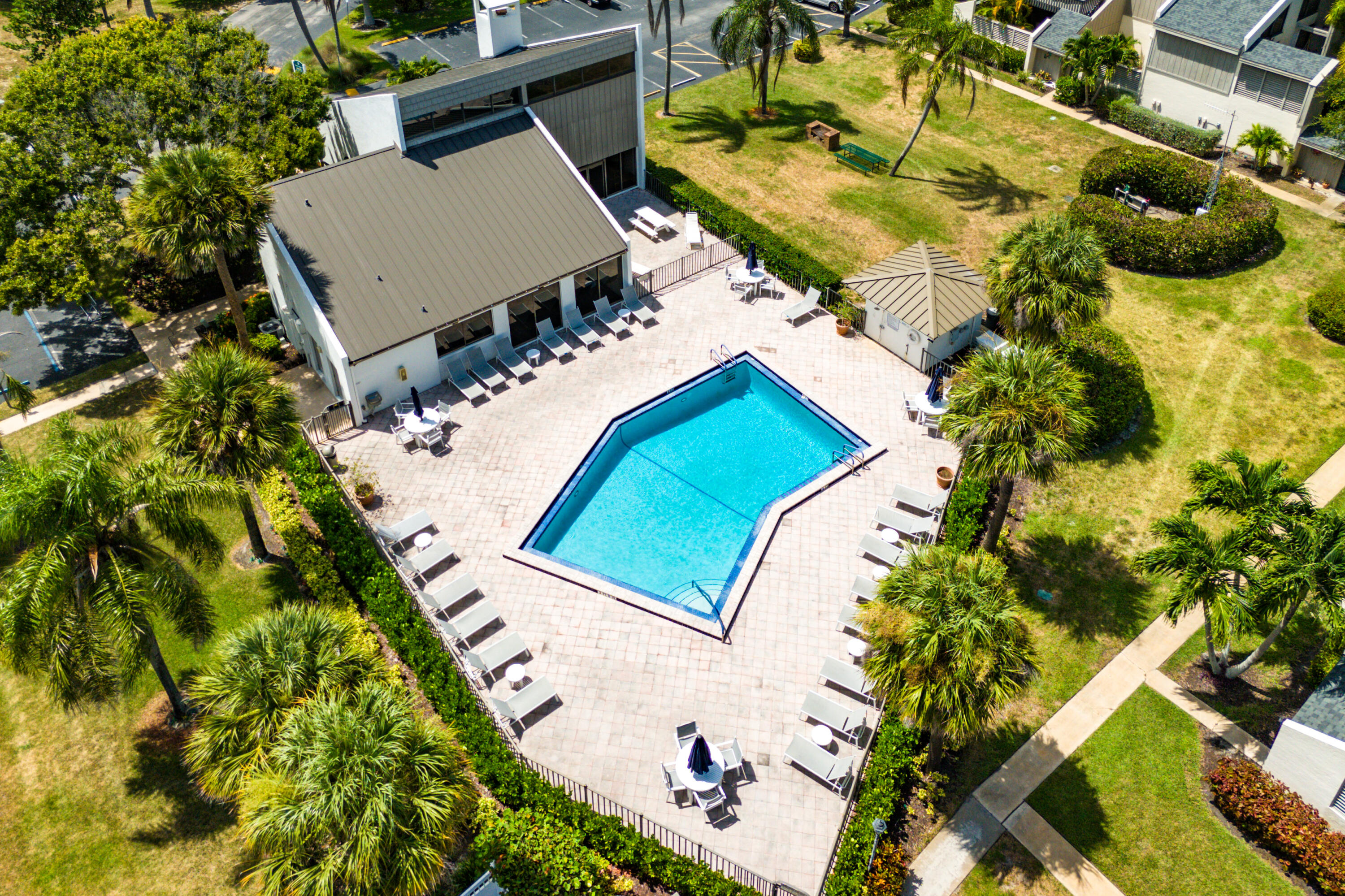 JUPITER OCEAN AND RACQUET CLUB ONE CONDO AND MIDRI - Residential