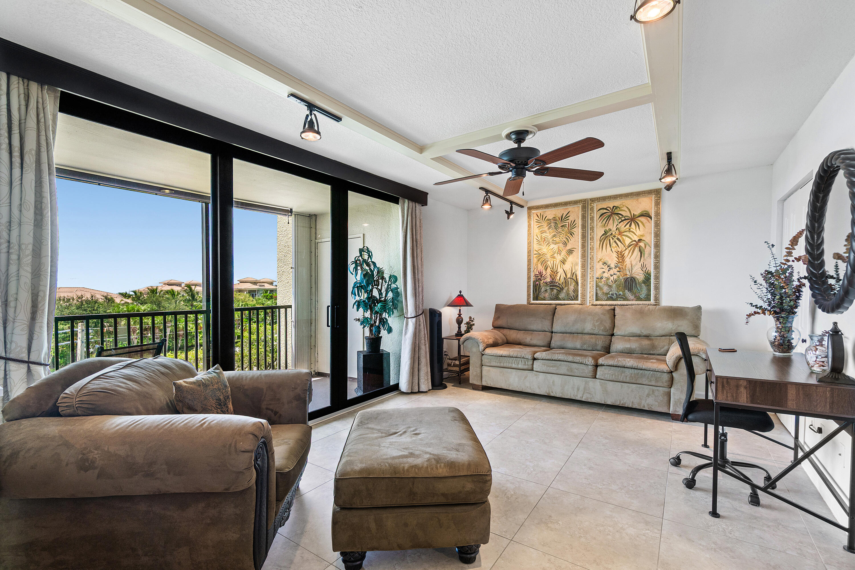 JUPITER OCEAN AND RACQUET CLUB ONE CONDO AND MIDRI - Residential