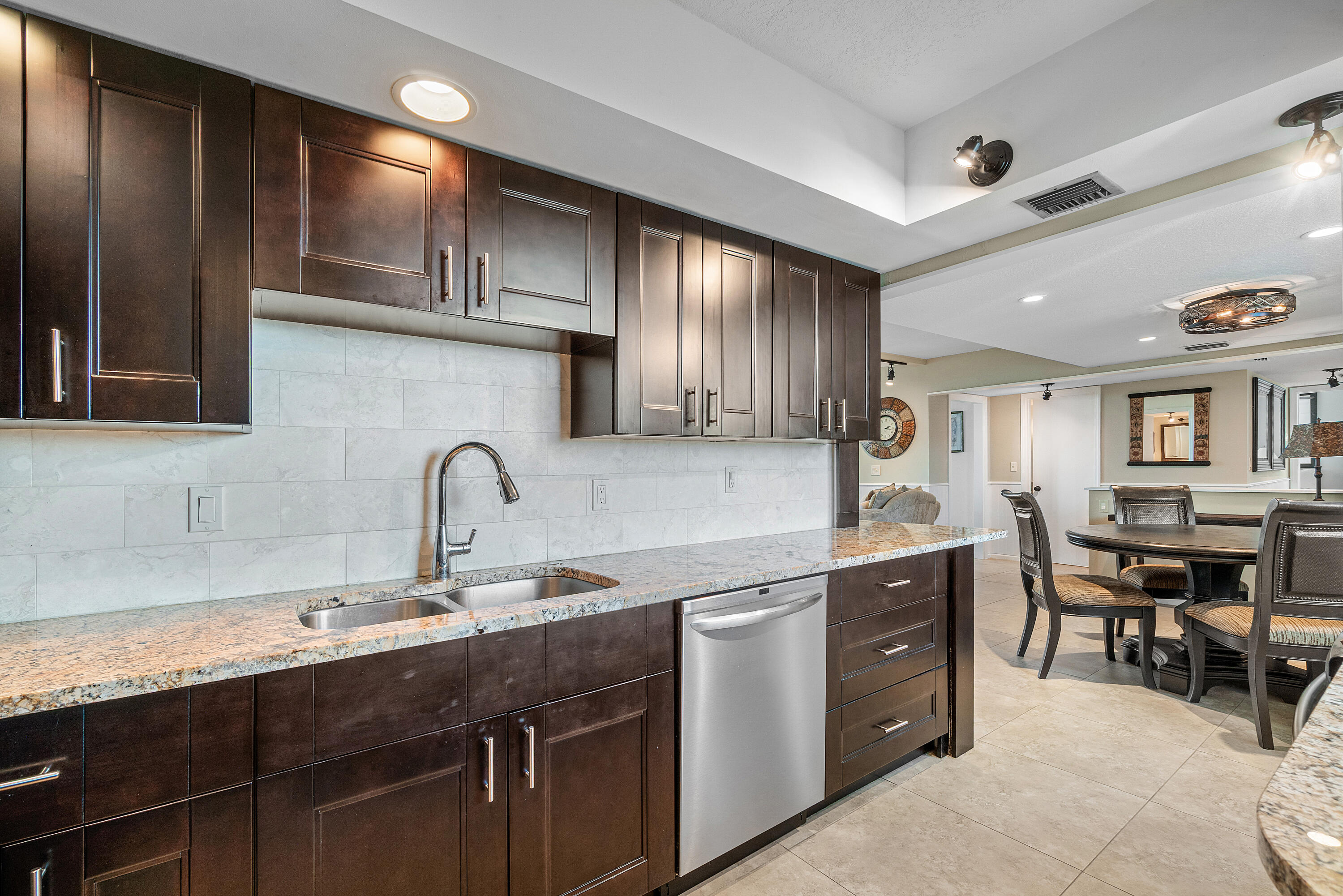 JUPITER OCEAN AND RACQUET CLUB ONE CONDO AND MIDRI - Residential