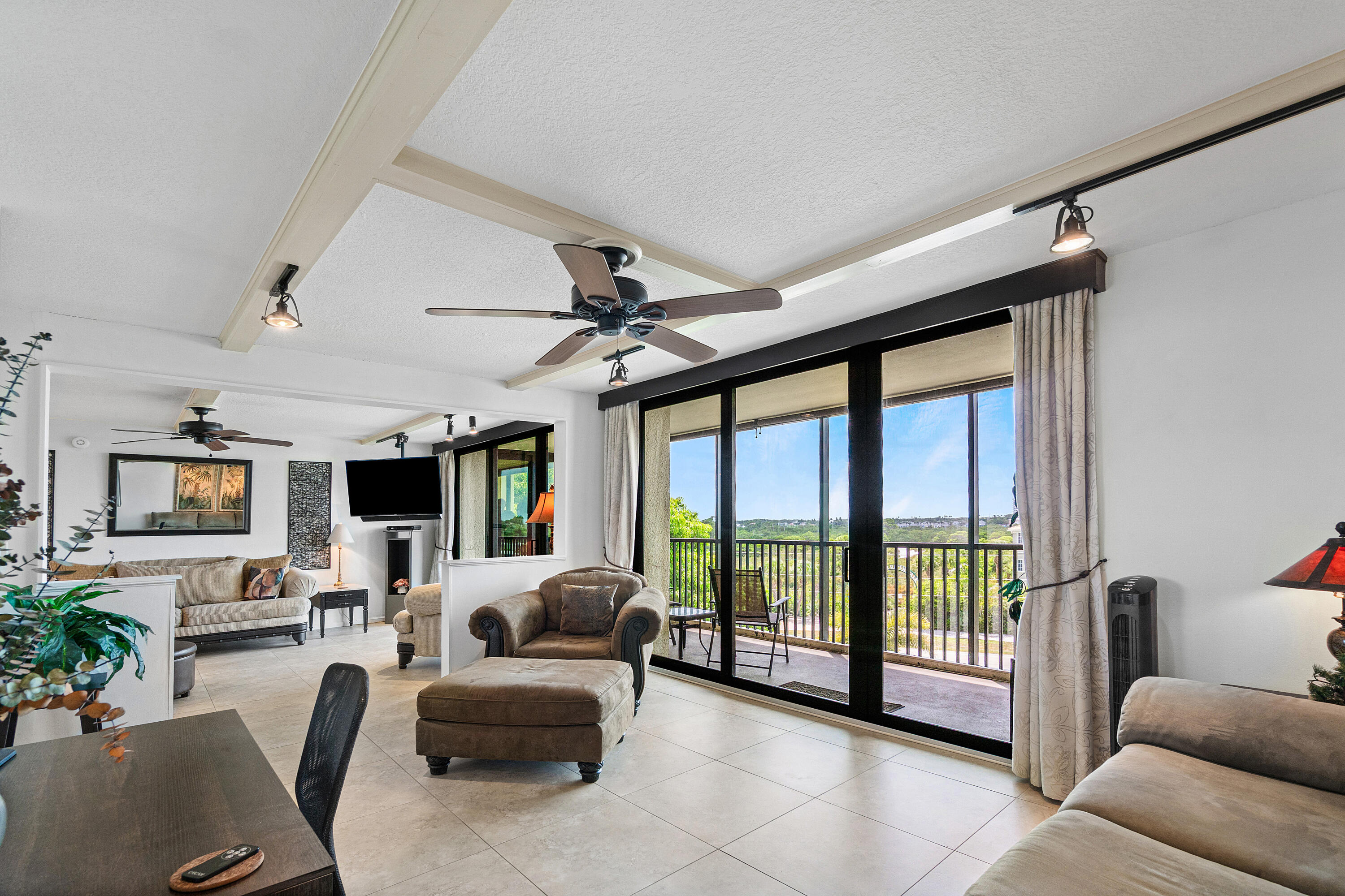 JUPITER OCEAN AND RACQUET CLUB ONE CONDO AND MIDRI - Residential