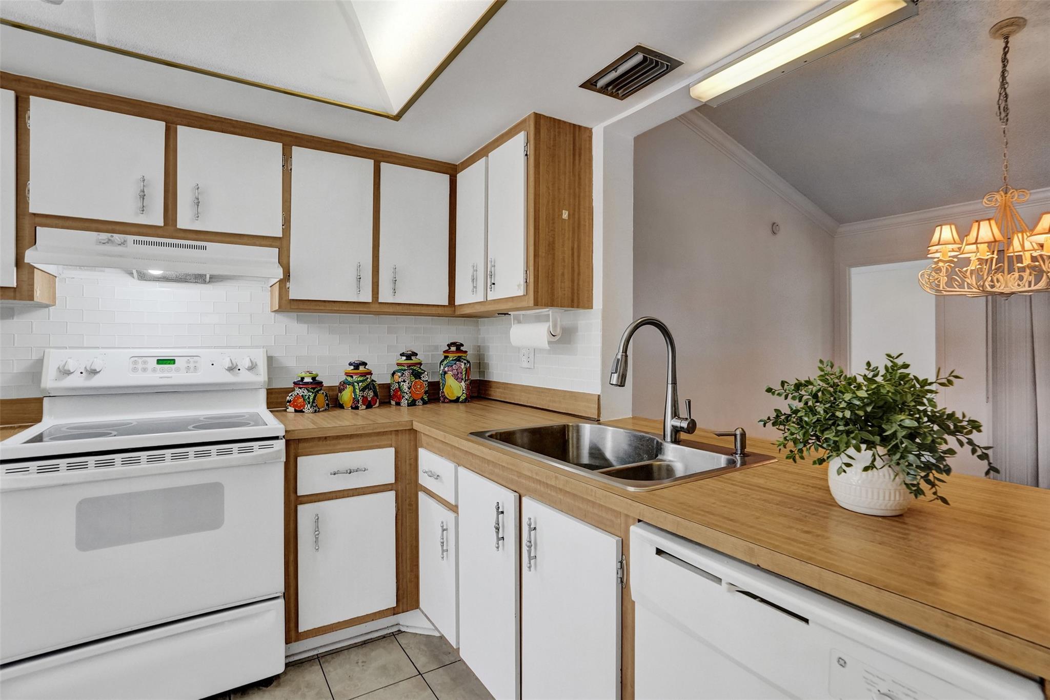 View photos, virtual tours, details... 2261 SW 15th Pl