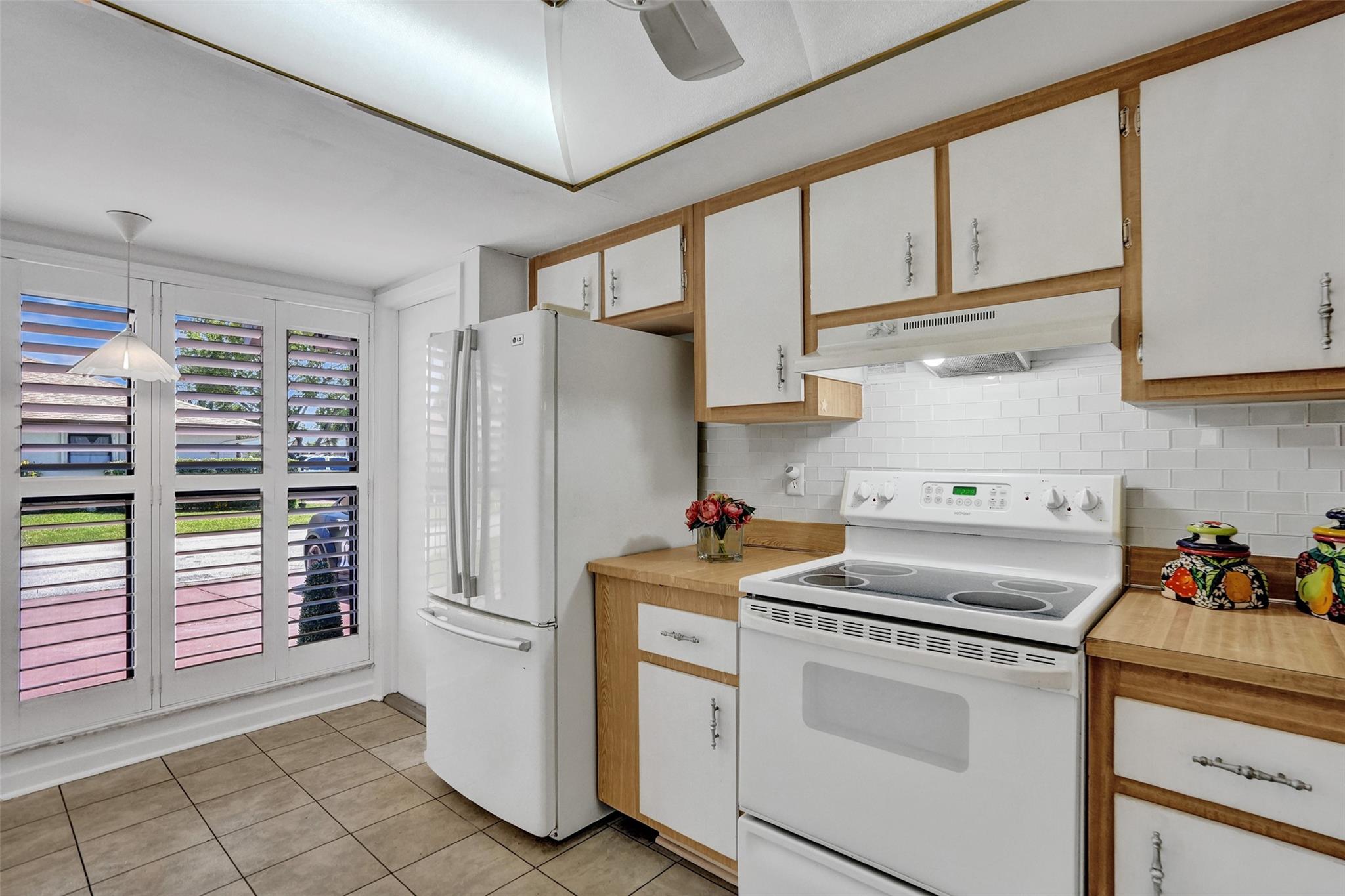 View photos, virtual tours, details... 2261 SW 15th Pl