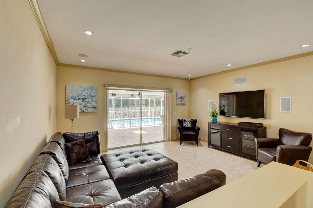 Photo of 1086 SW 28th Avenue, Boynton Beach, FL 33426 (MLS # R10963309)