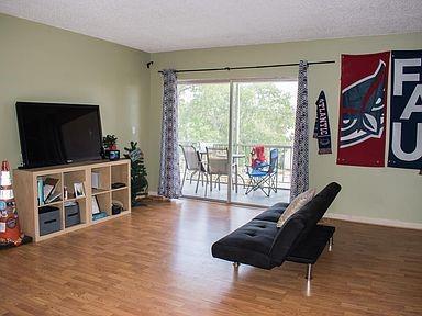 beautiful and larger 1/1 in Oaks of Boca - incredibly located next to whole foods, FAU, Boca Hospital, minutes from the mall and the beach - will not last!