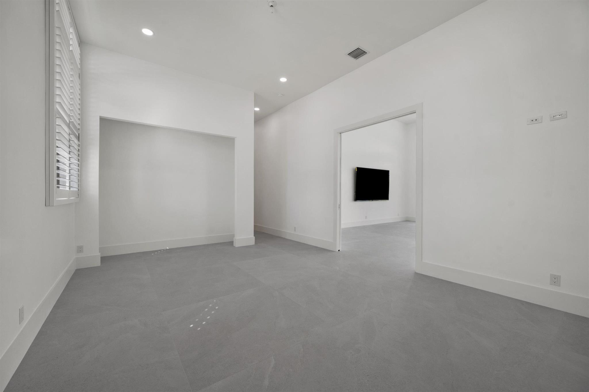 PALM BEACH POINT - Residential