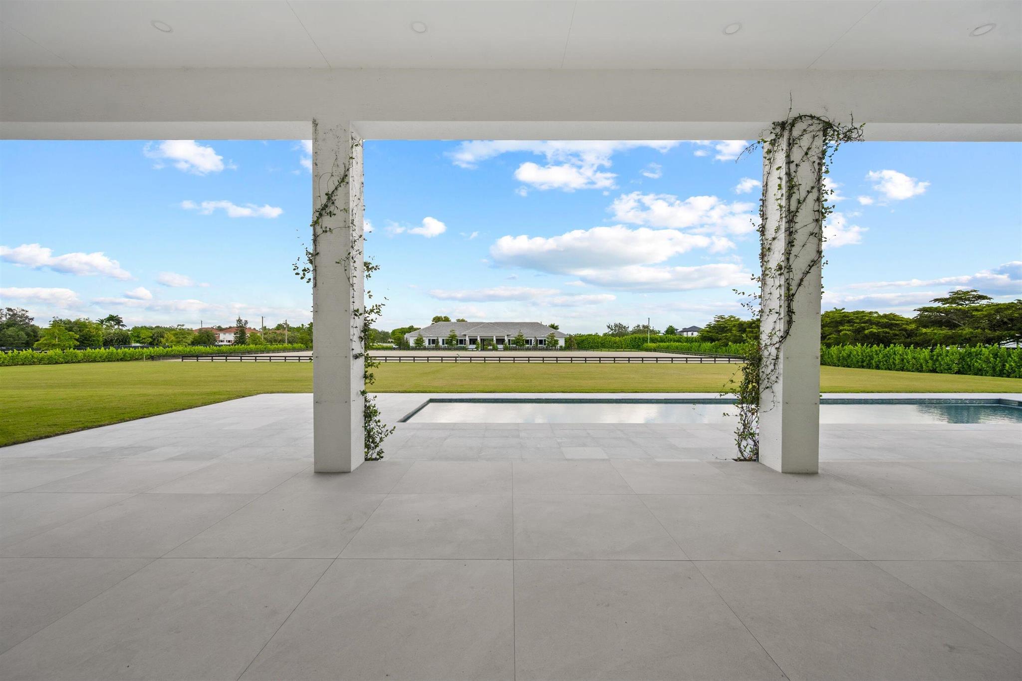 PALM BEACH POINT - Residential