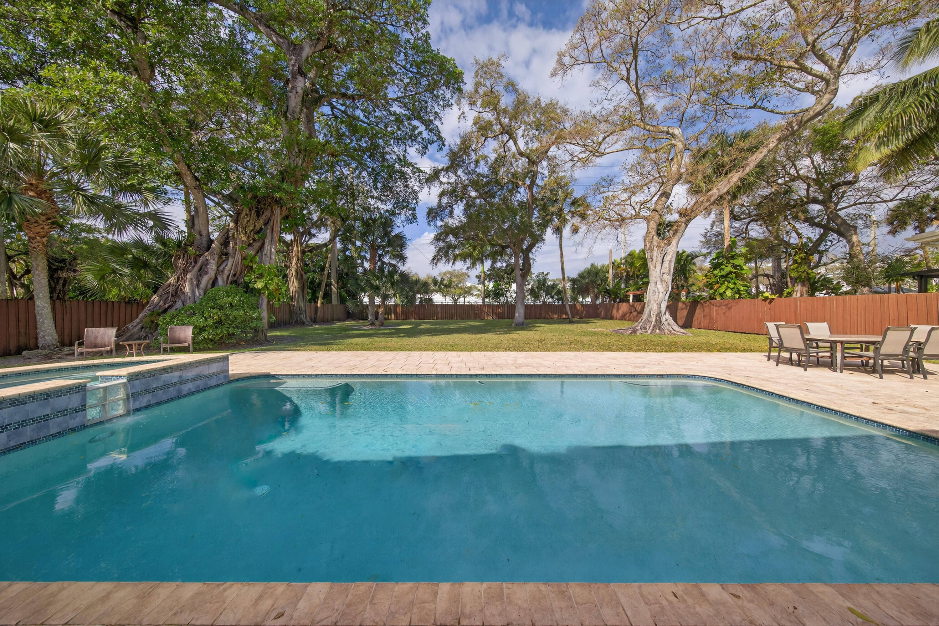 RIVERLAND MANORS - Residential