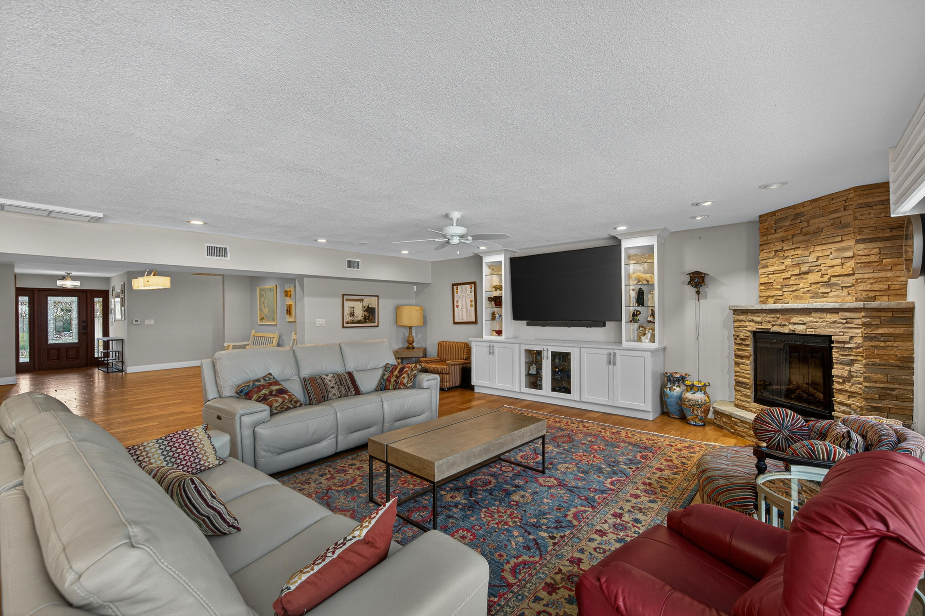 RIVERLAND MANORS - Residential