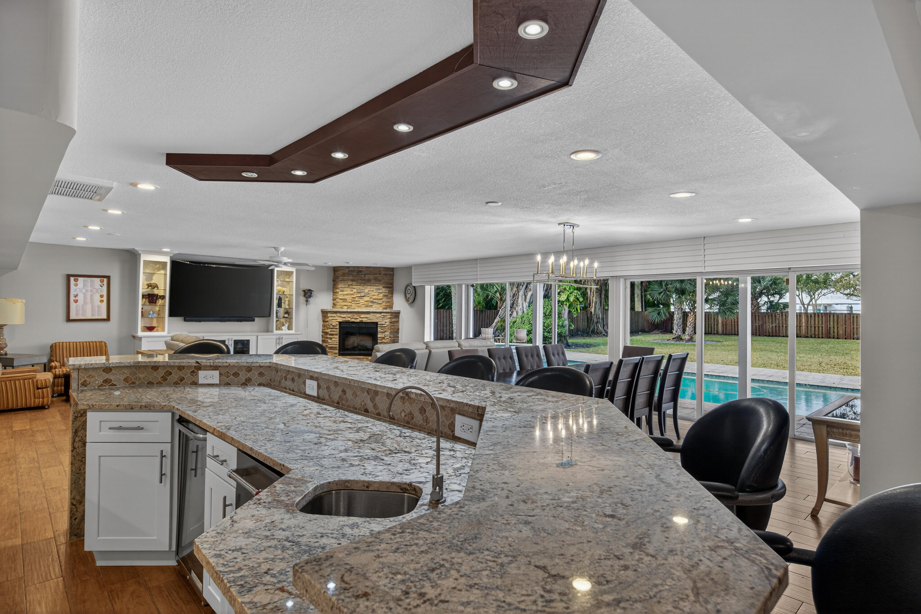 RIVERLAND MANORS - Residential