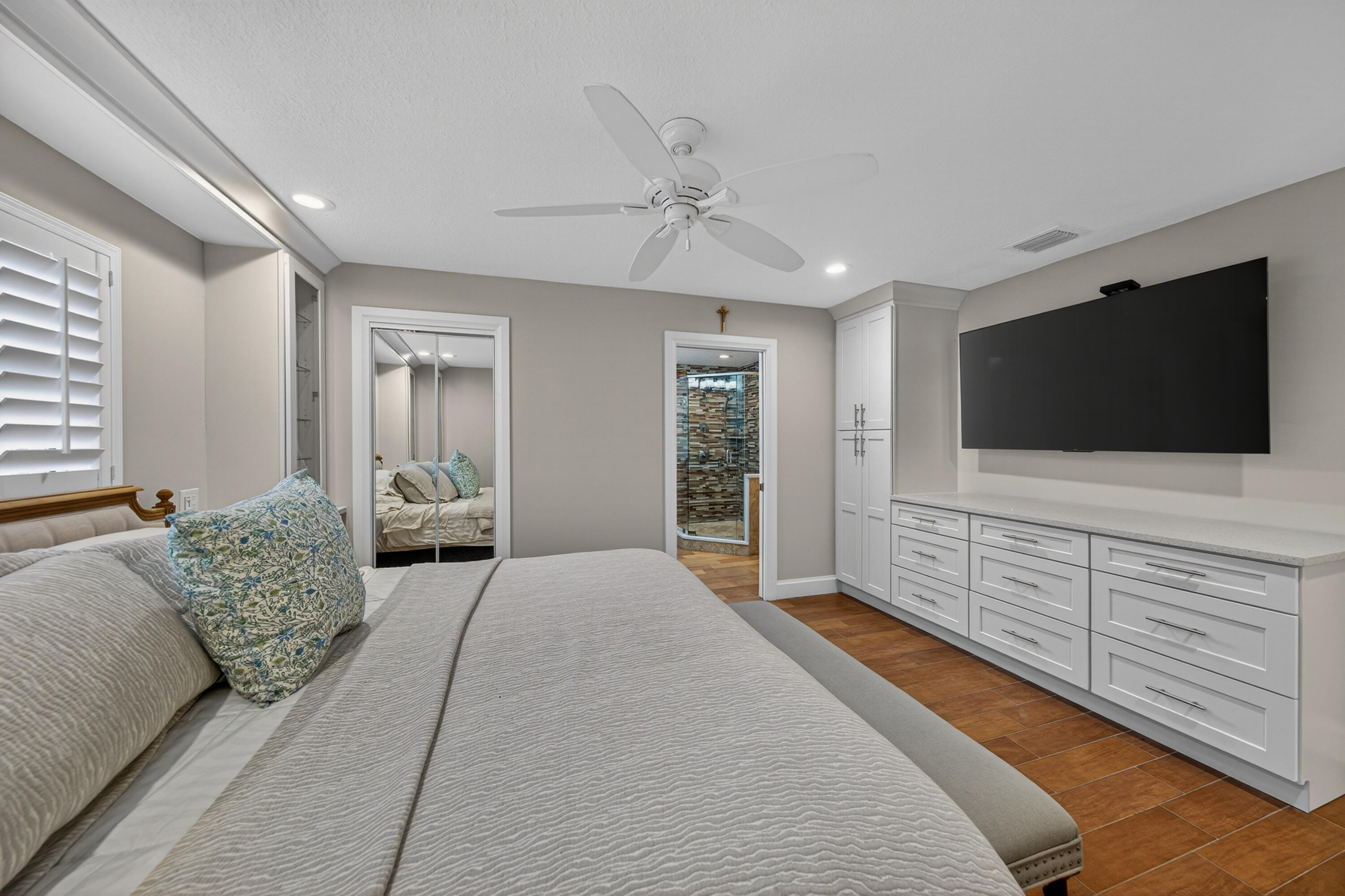 RIVERLAND MANORS - Residential