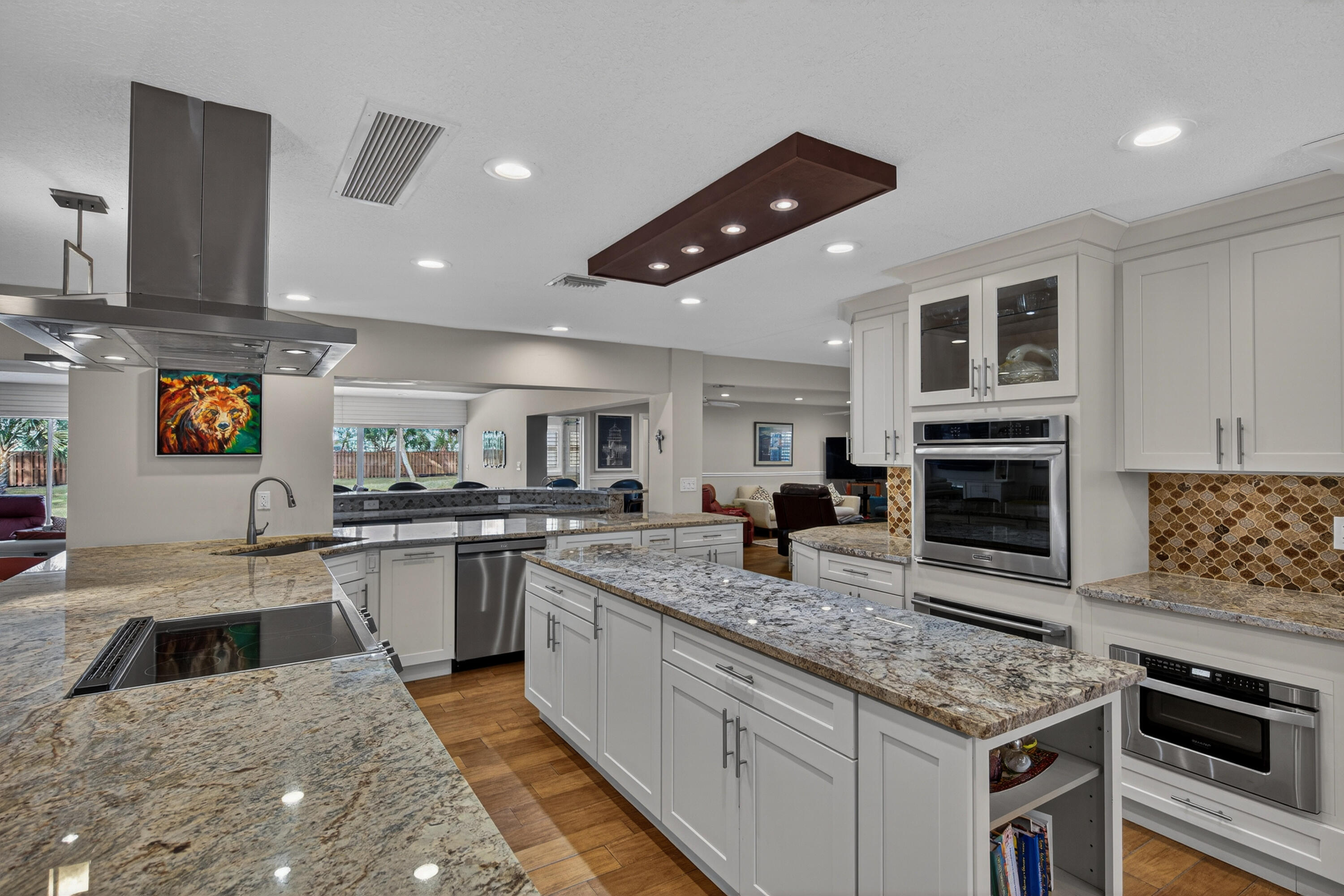 RIVERLAND MANORS - Residential