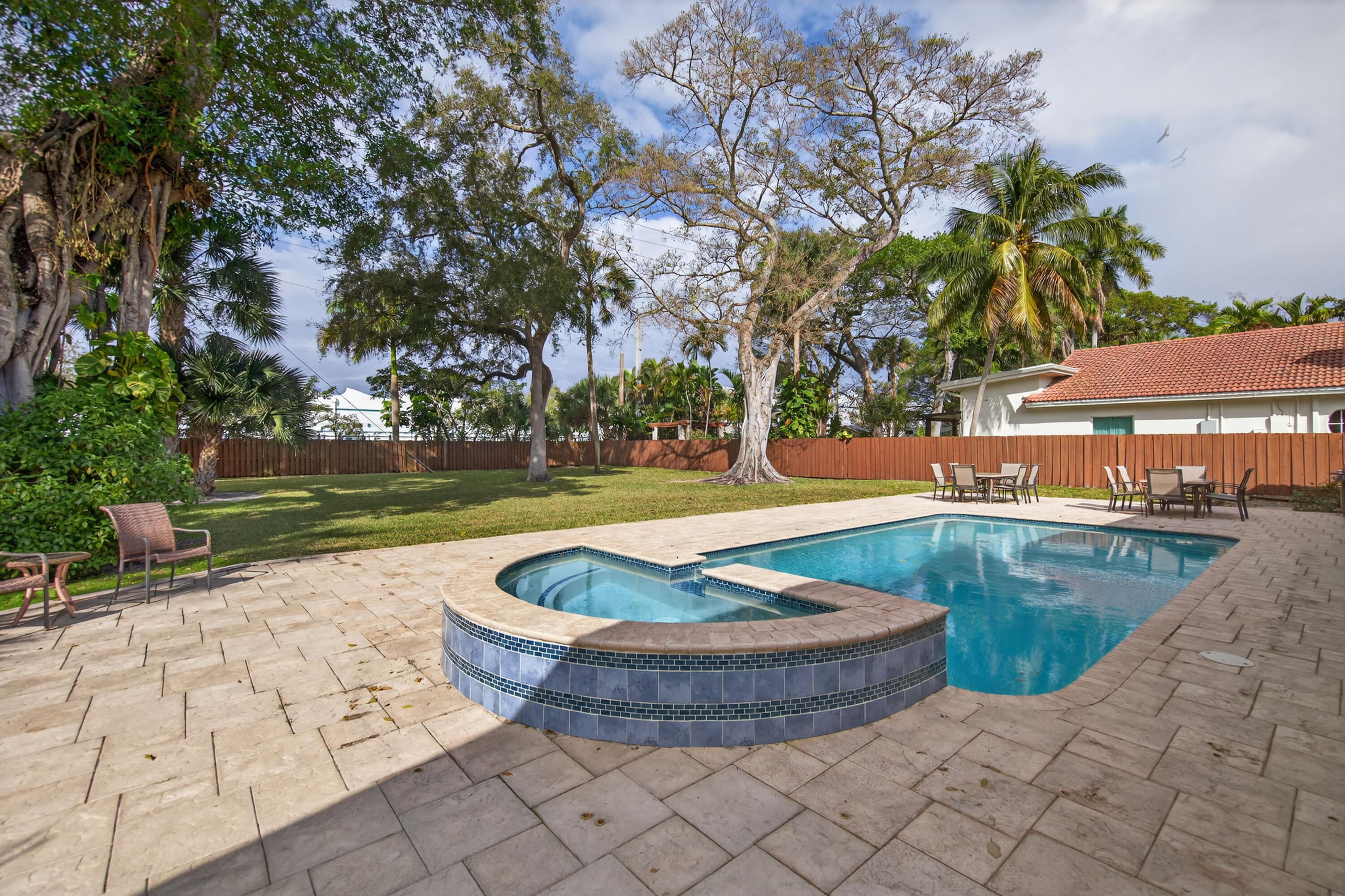 RIVERLAND MANORS - Residential