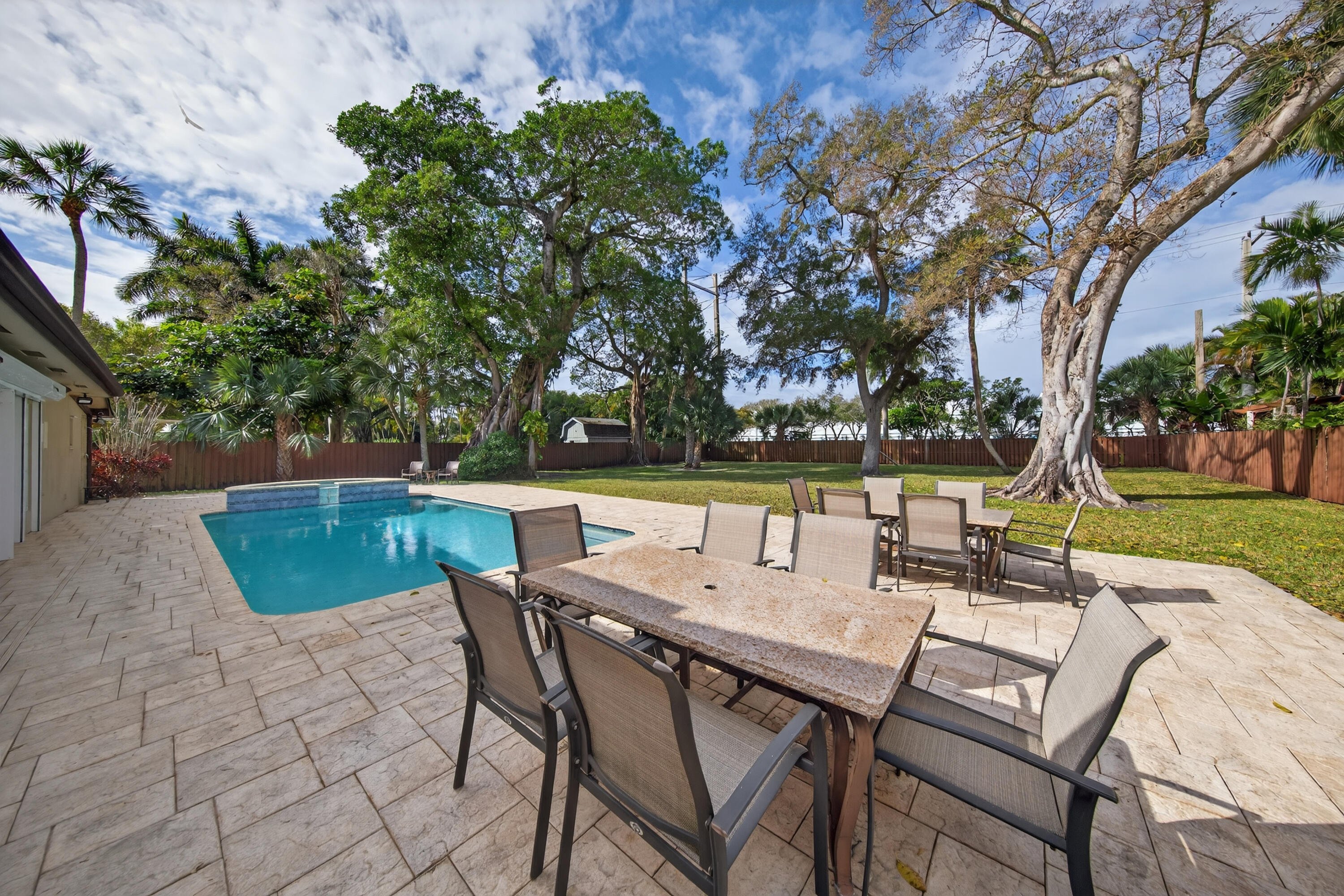 RIVERLAND MANORS - Residential