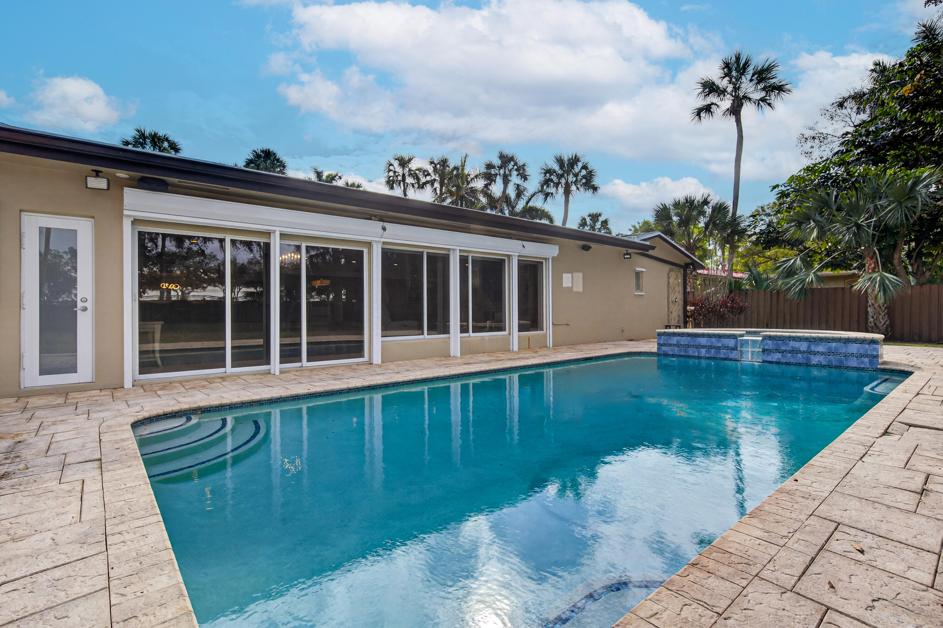 RIVERLAND MANORS - Residential