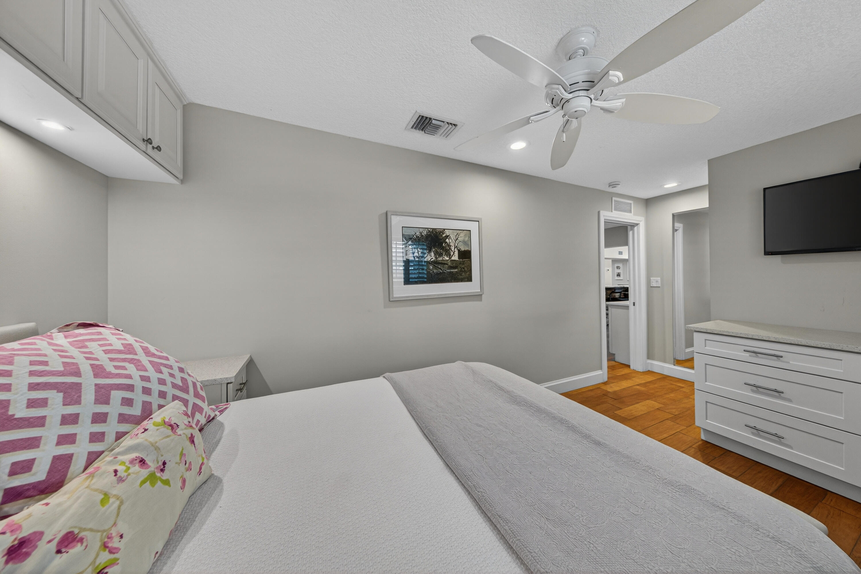 RIVERLAND MANORS - Residential