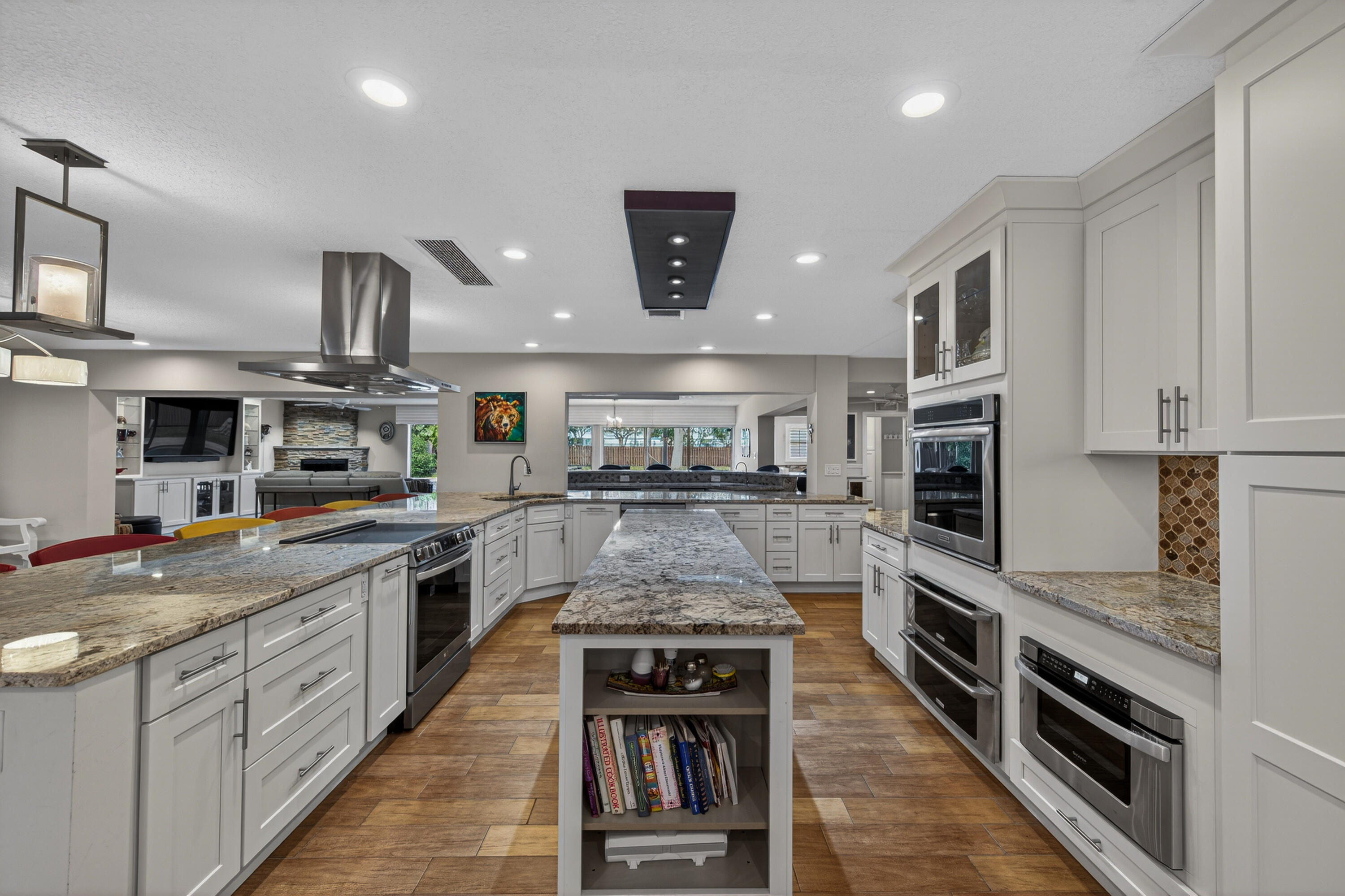 RIVERLAND MANORS - Residential