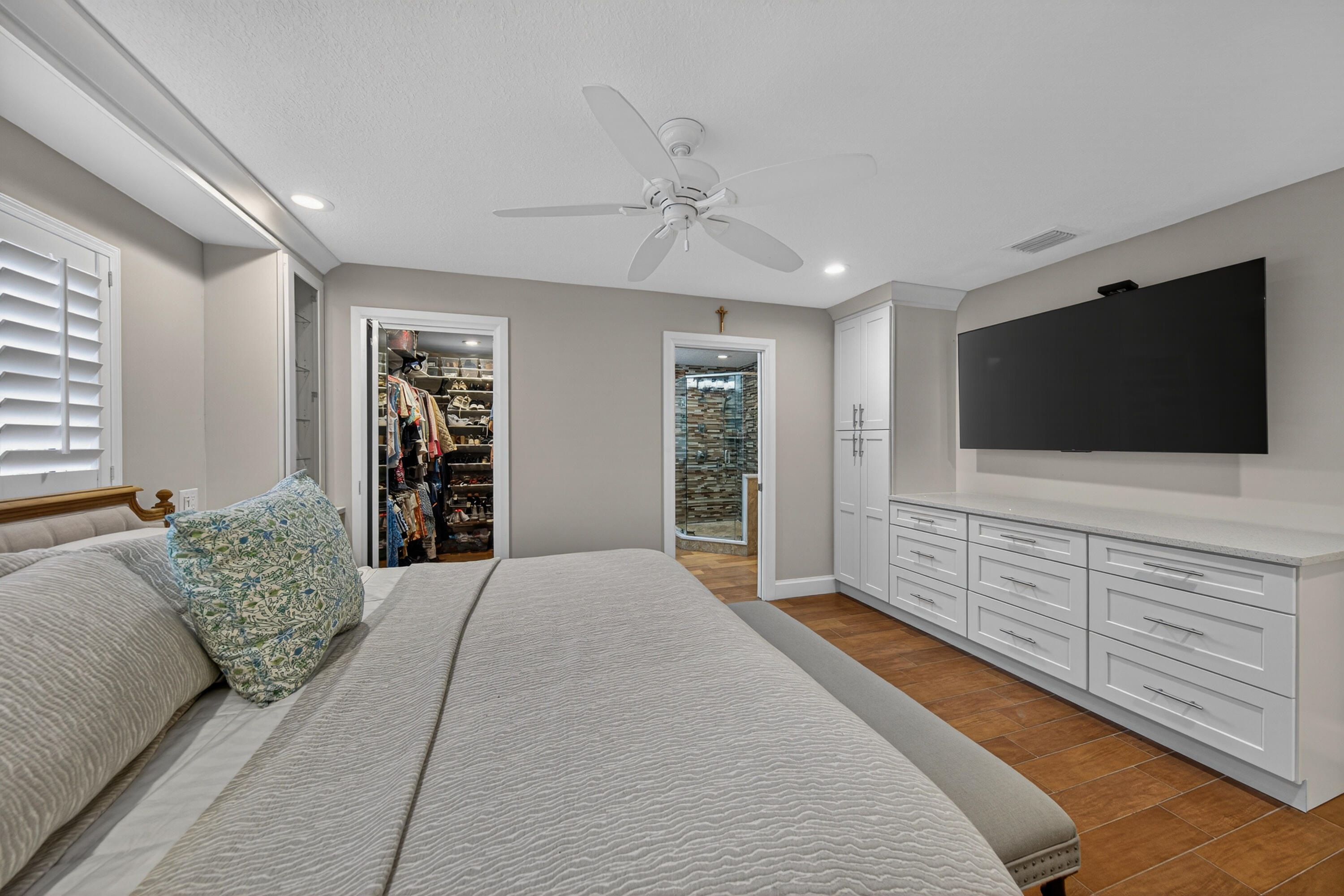 RIVERLAND MANORS - Residential