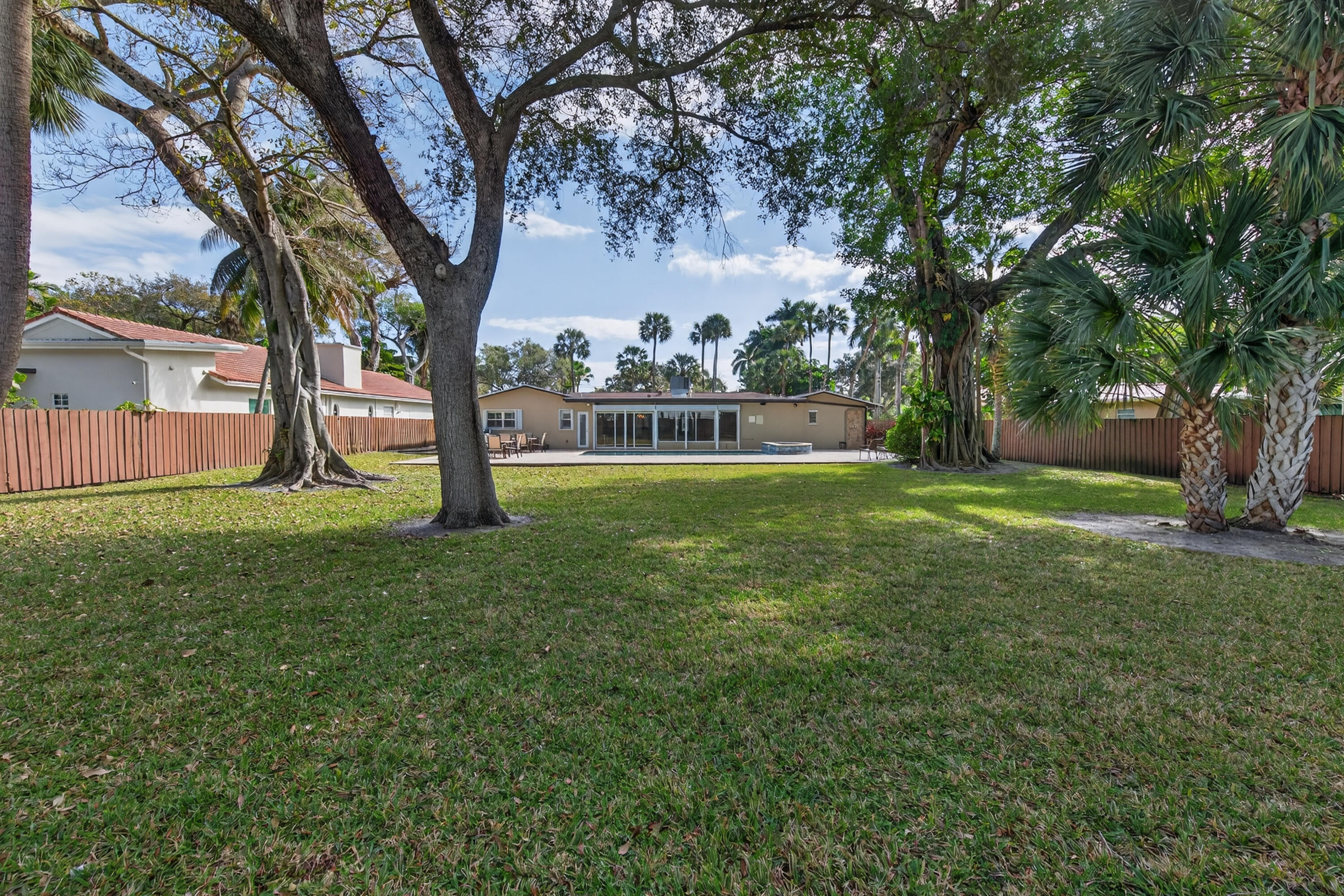 RIVERLAND MANORS - Residential