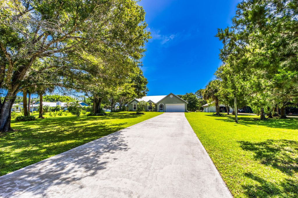 Photo of 5504 Pinetree Drive, Fort Pierce, FL 34982 (MLS # R10991808)