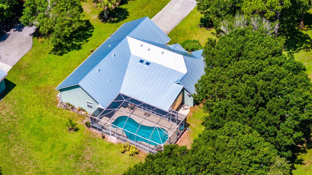 Photo of 5504 Pinetree Drive, Fort Pierce, FL 34982 (MLS # R10991808)