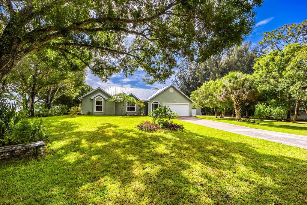 Photo of 5504 Pinetree Drive, Fort Pierce, FL 34982 (MLS # R10991808)