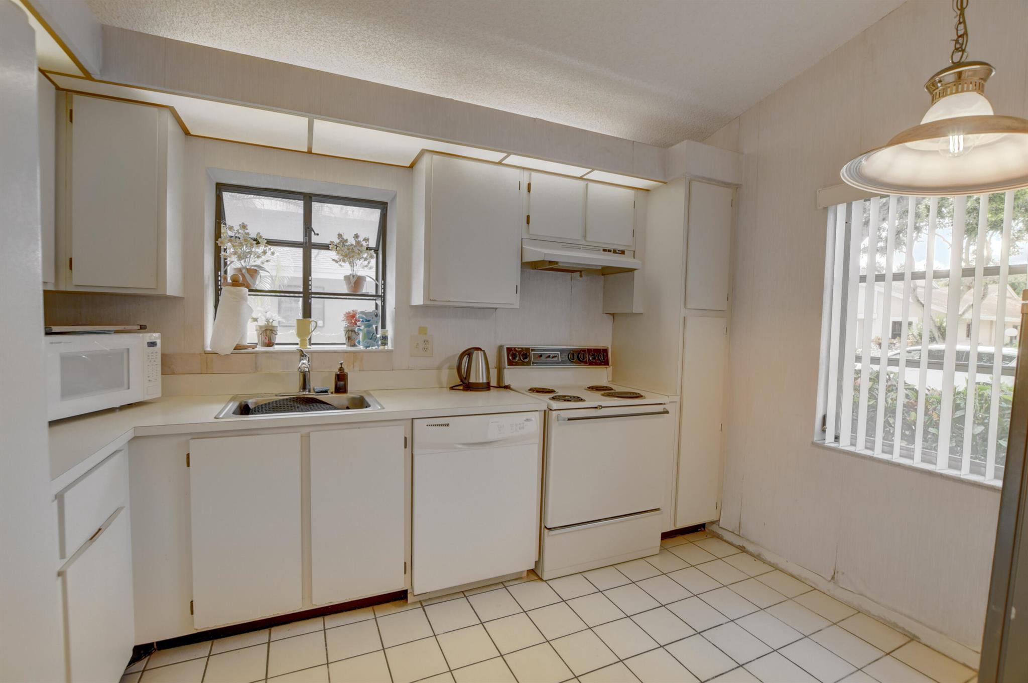 WHISPER WALK SEC C CONDO - Residential Lease