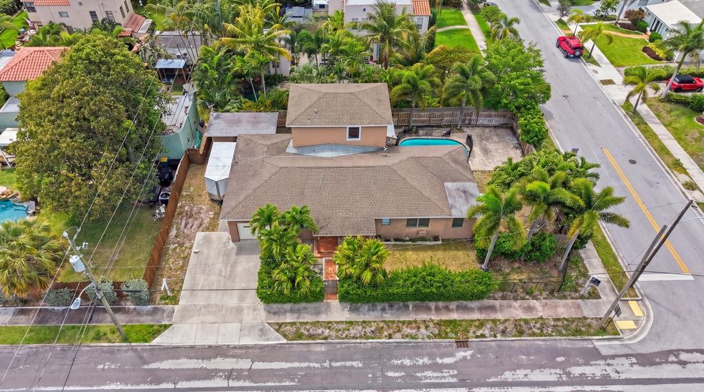 Photo of 303 Cornell Drive, Lake Worth Beach, FL 33460 (MLS # B26019621)