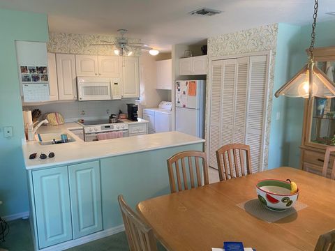 654 SW Centre Court 202 Vero Beach FL 32962
