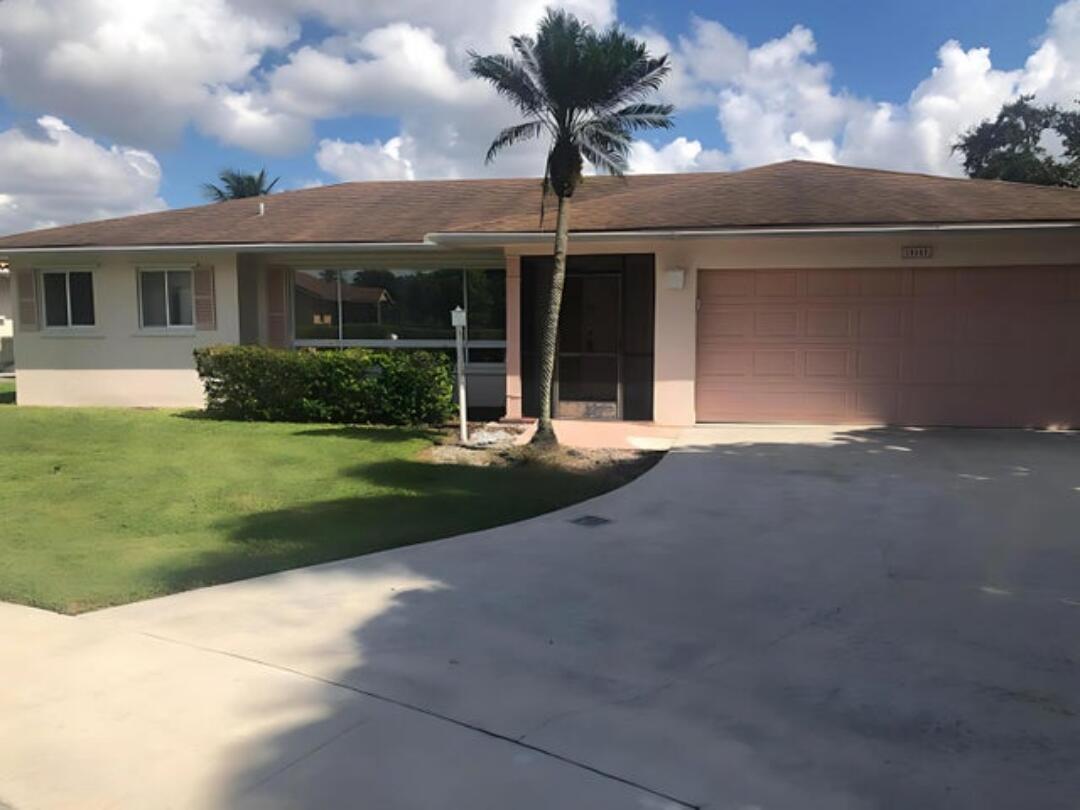 3/2 on a cul de sac oversized lot with den and extra family room. This house could be made into a 4 bedroom if needed. Large private screened in patio and backyard. House is in excellent condition. Quick move in and NO hoa approval. Come see today before it is gone!!