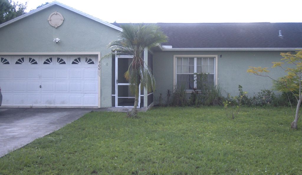 Photo of 900 SW Dubois Avenue, Port Saint Lucie, FL 34953 (MLS # R11125884)