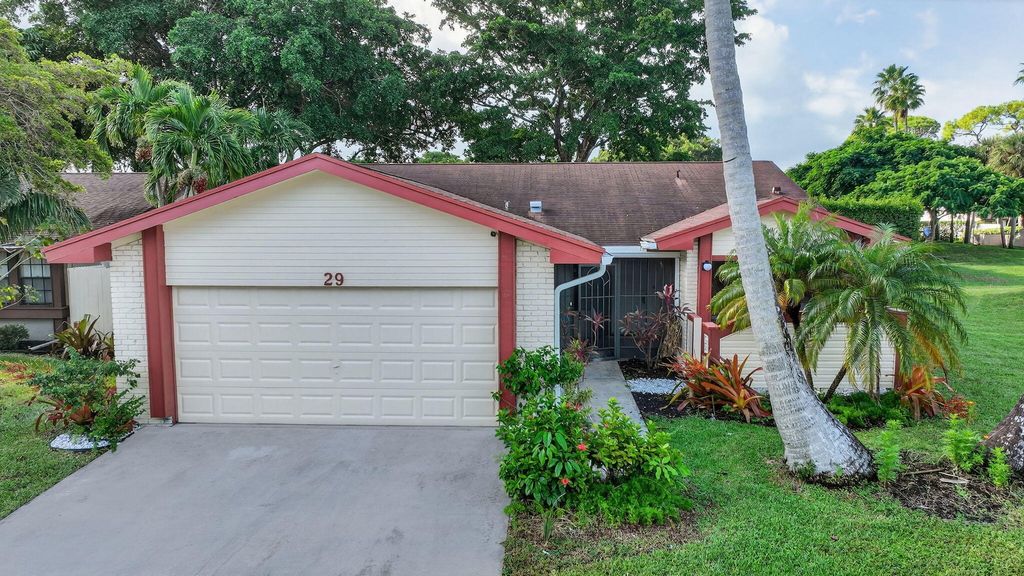 Photo of 29 Fawlkland Circle, Boynton Beach, FL 33426 (MLS # B26024309)