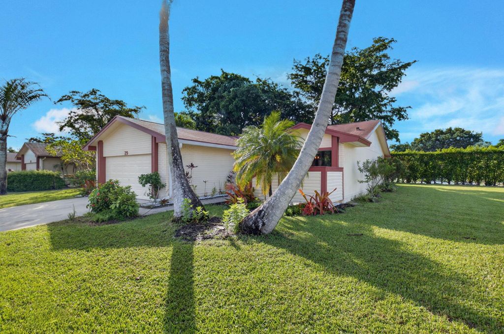 Photo of 29 Fawlkland Circle, Boynton Beach, FL 33426 (MLS # B26024309)
