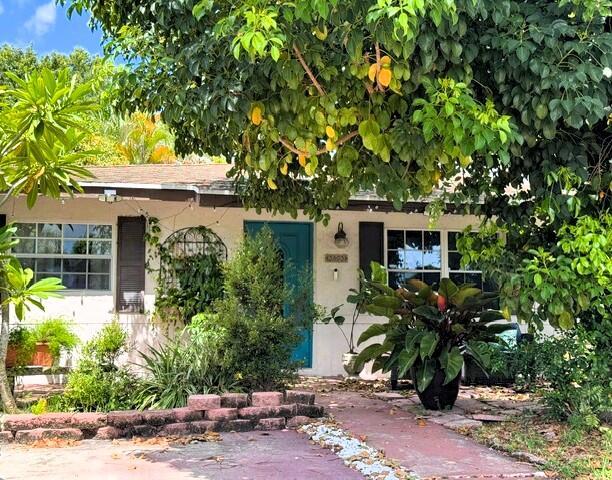 Lots of character in this charming 3 bedroom, 2 bath single family home! Great backyard and inviting front patio! Extra large kitchen with breakfast area. Comfortable living room and bedrooms. Laundry room with full sized washer/dryer. Newer a/c and roof. Available September 1st. First, last, security $2500 each. Looking for a great rental, please call!