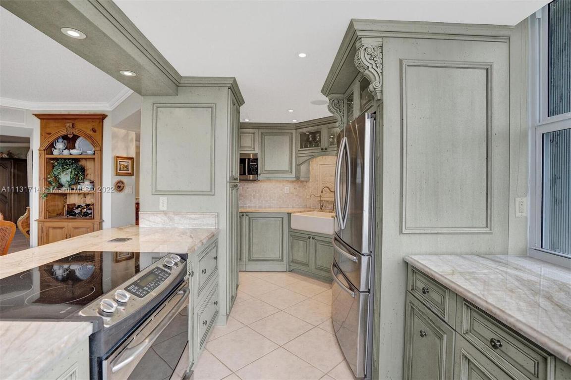 CLARIDGE CONDO - Residential