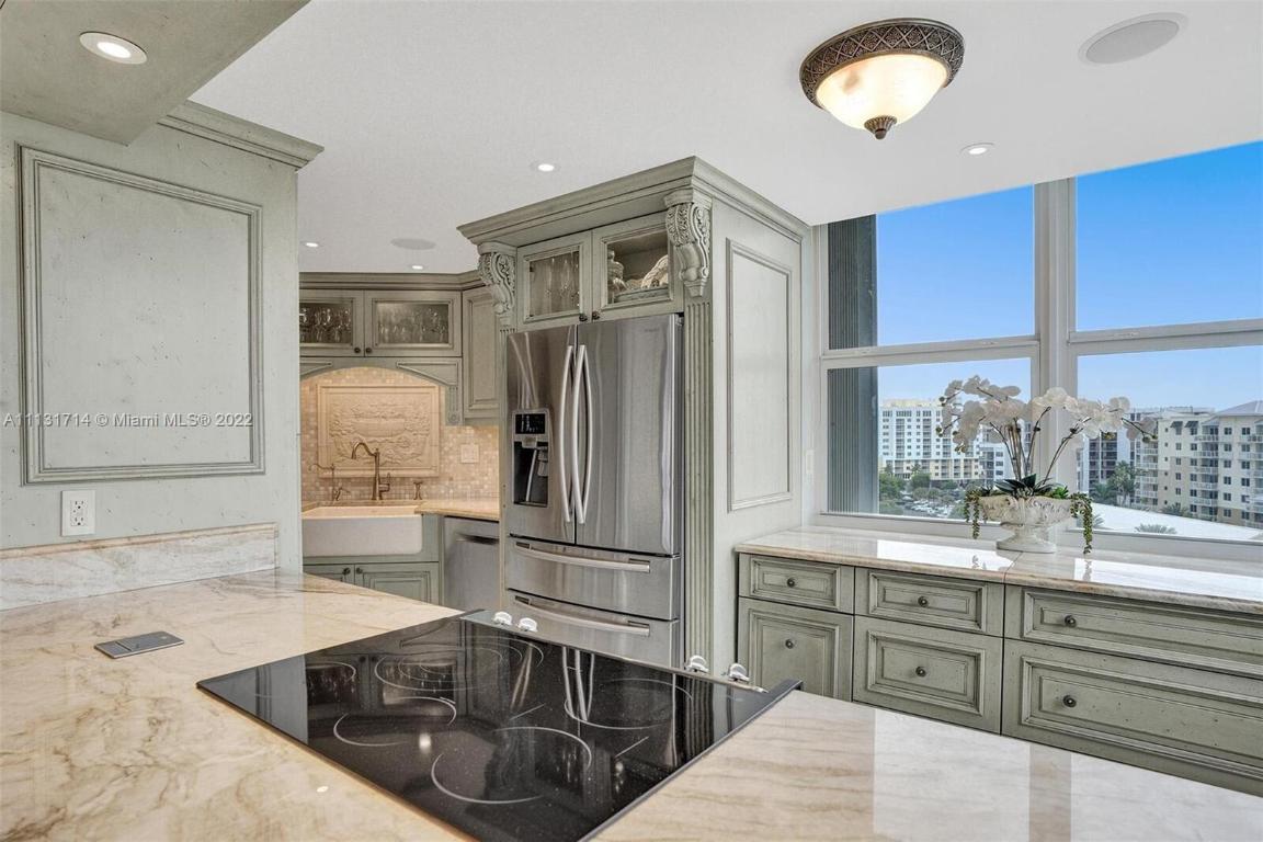 CLARIDGE CONDO - Residential