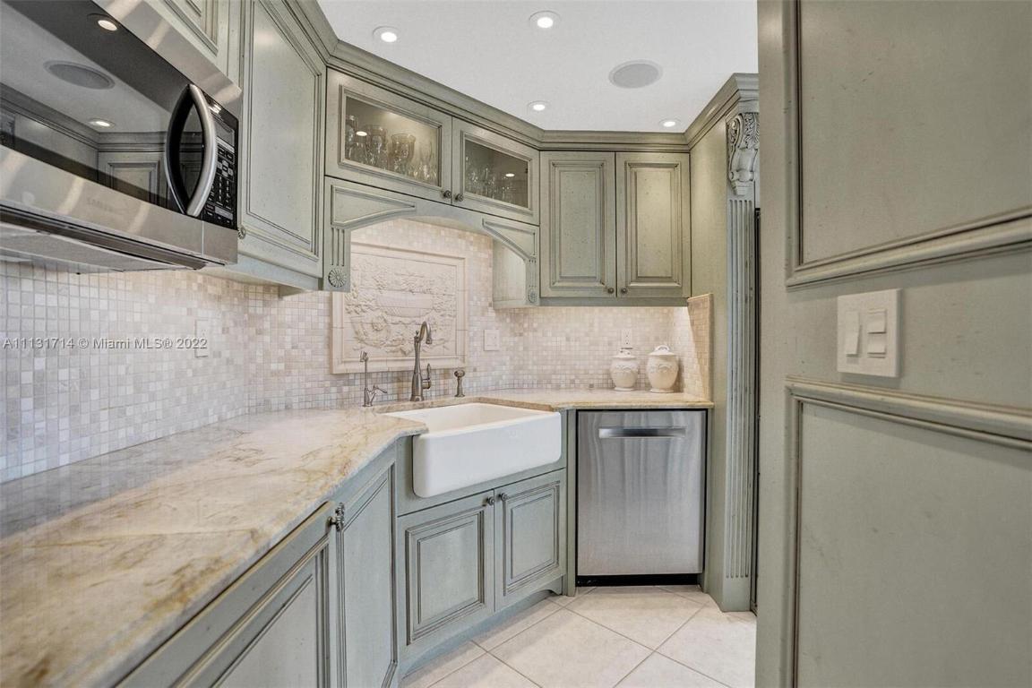 CLARIDGE CONDO - Residential