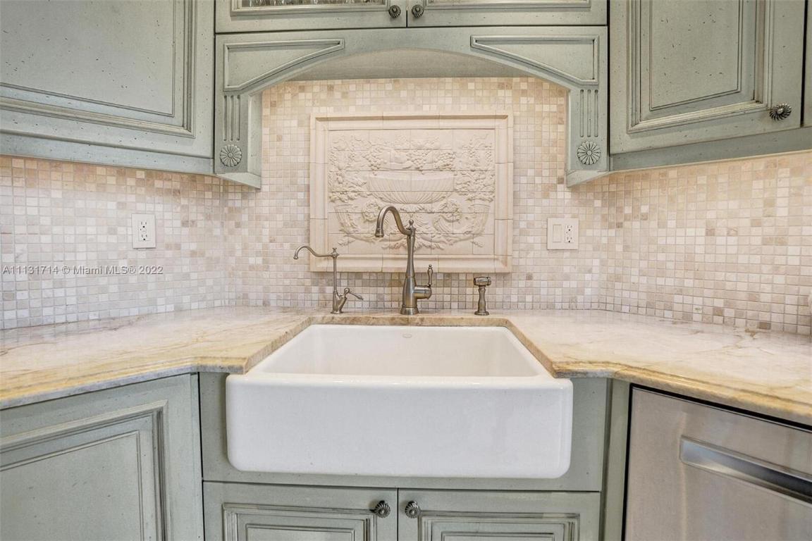 CLARIDGE CONDO - Residential