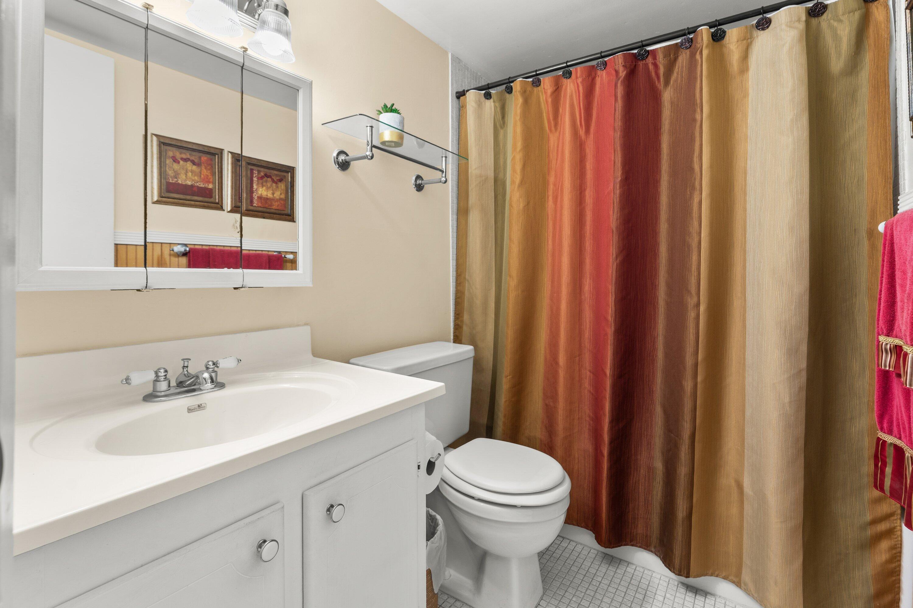 VILLAGE GREEN - Residential