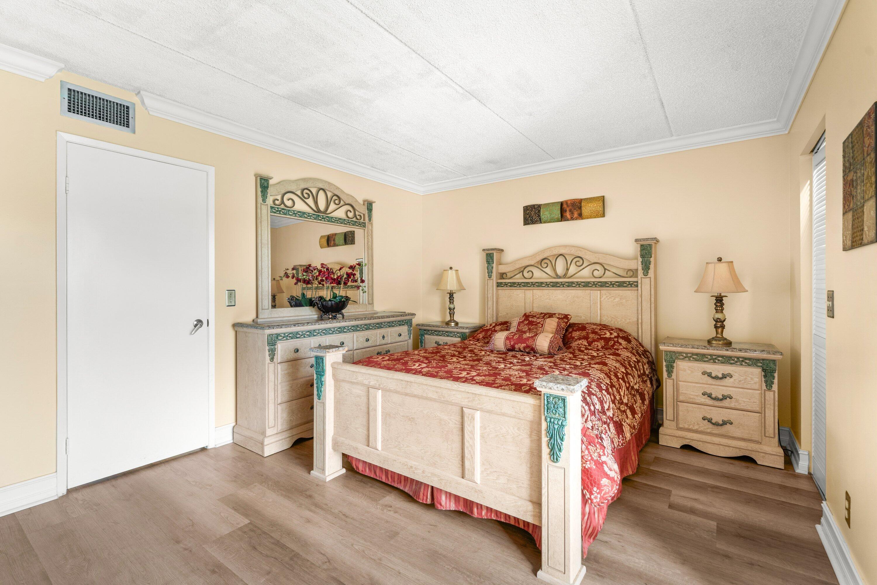 VILLAGE GREEN - Residential