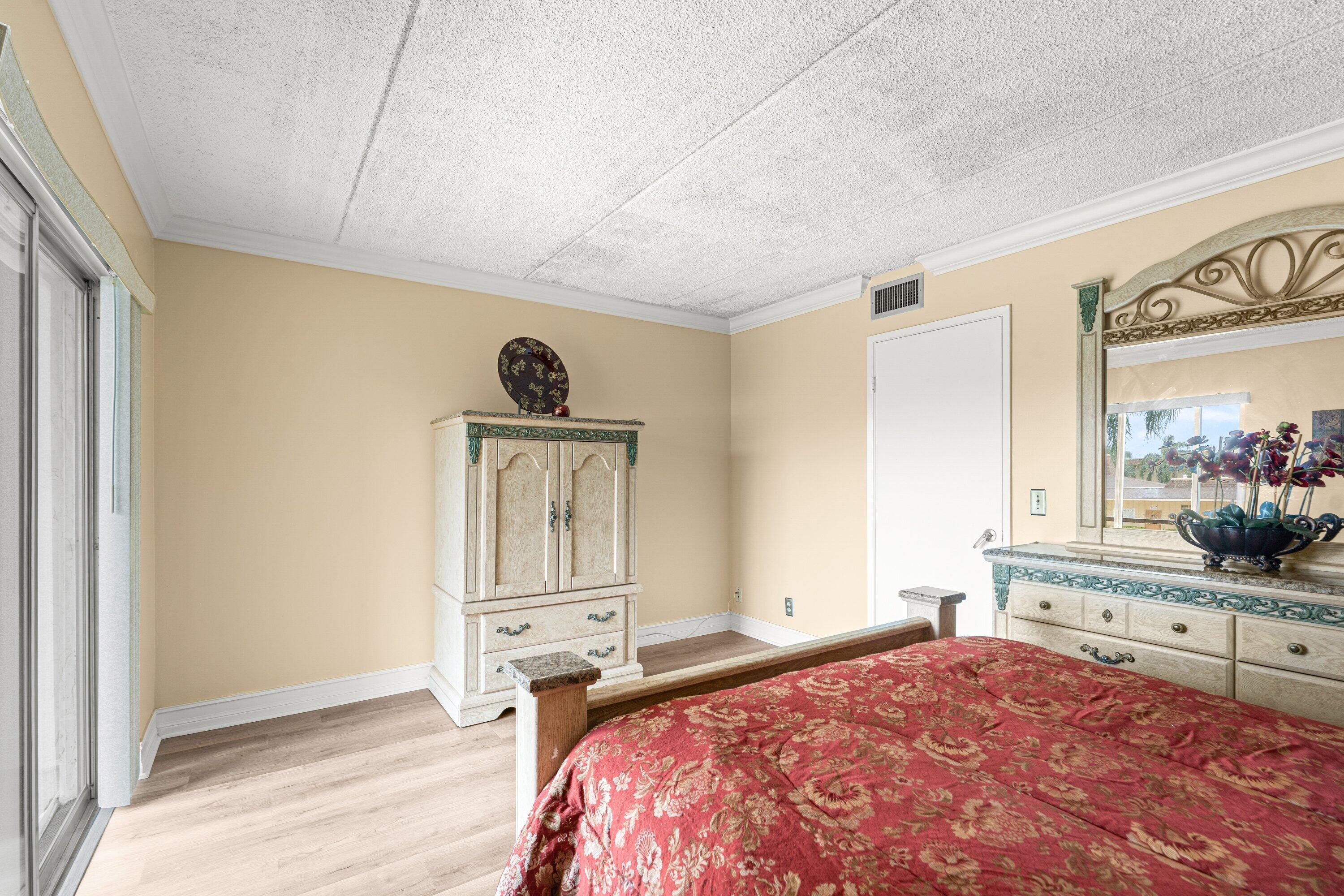 VILLAGE GREEN - Residential