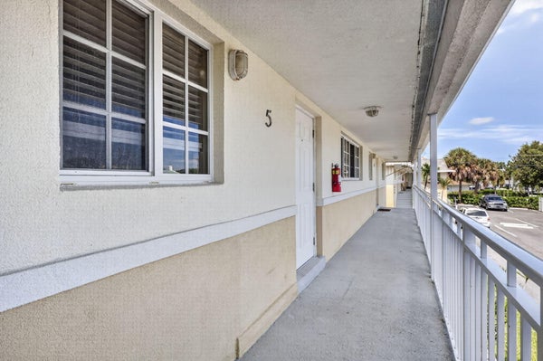 405 SOUTHWIND DR APT 5, NORTH PALM BEACH, FL 33408 - Image a655f45619cb70dd02dc5cf084cabd34/538462374