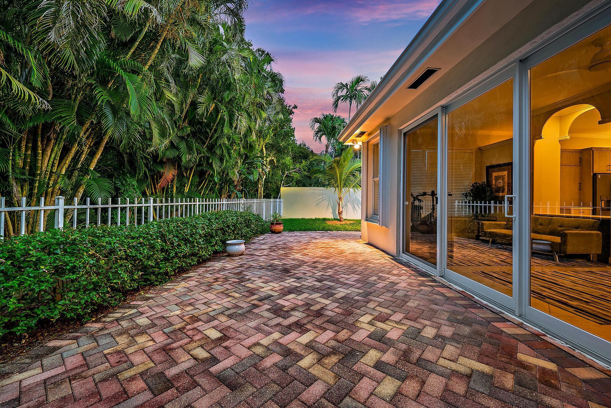124 S Hampton Drive